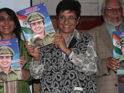 kumar vishvas attacked on Kiran bedi