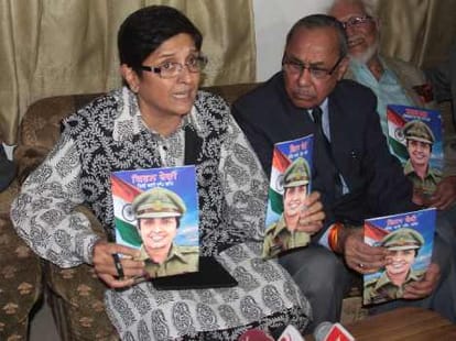 reasons of devision between kejriwal and kiran bedi.