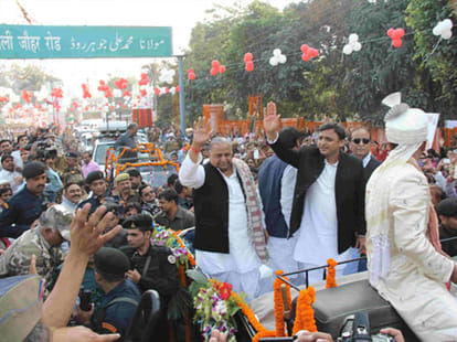 mulayam singh impress with azam khan.