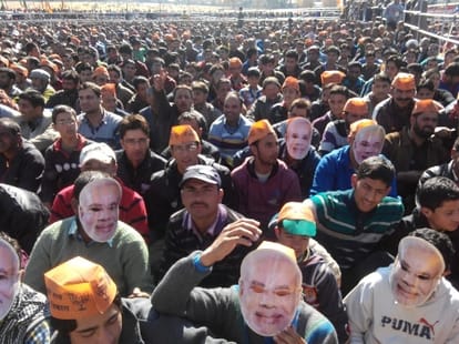 why did pm modi wore saffron necklet