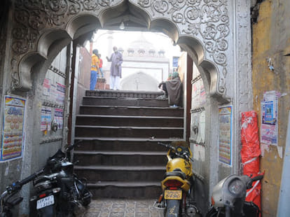 Azam also want to misery of the tajmahal 