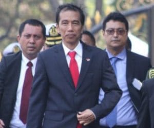 indonesian president fly in economy class by his own expenses