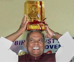 manjhi reply on party statement.