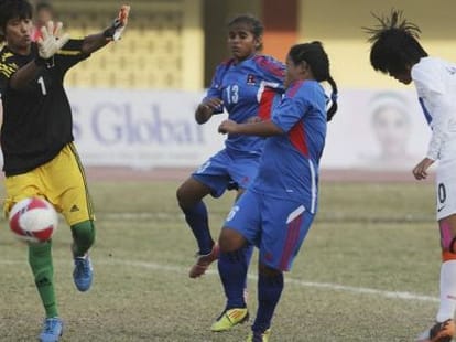 pakistan women footballers wore shorts first time.