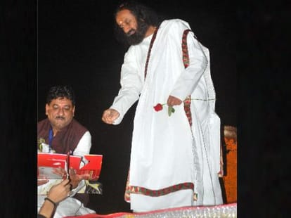sir sri ravi shankar statement on sant rampal support