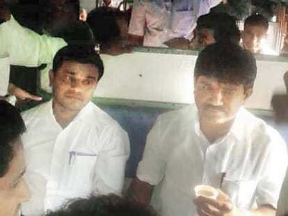 Shiv sena MP Travel Second-Class boggi with aam aadmi 