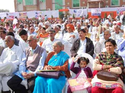 Hindu Mahasabha Controversial Statement about Girls Dressing Sense