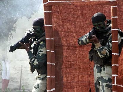 pakistan violates ceasefire, 4 rangers dies