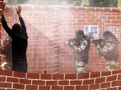 pakistan violates ceasefire, 4 rangers dies