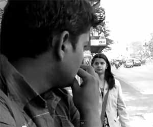 Shocking Eve Teasing Video In Delhi.