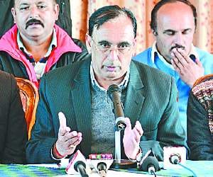 rohru hatkoti road in bad condition.