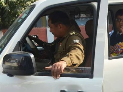 Police men are doing officers personal work.