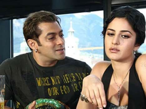 Salman bowed apologizes Katrina