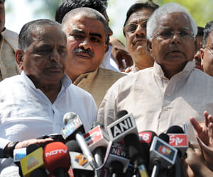 Marriage may forge new Mulayam-Lalu alliance