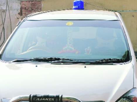hp govt will take decision on officers red beacons.