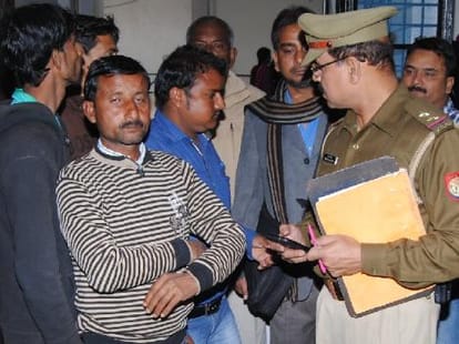 inspector kills his wife by giving poison in up