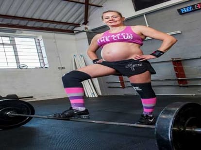 38 years old pregnant weight lifter