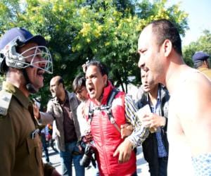 lathi charge on journalist, high court ask DIG.