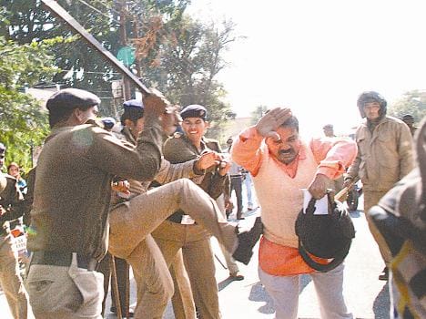 lathi charge on journalist in haldwani.