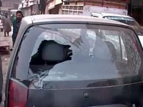 terrorist attack at srinagar lal chowk 14 injured