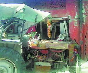 man crushed by the tractor in una.