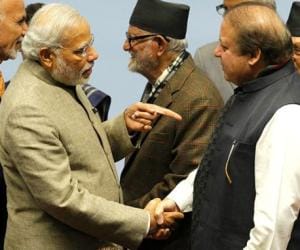 narendra modi and nawaz sharif's photo gives shock to pak media.