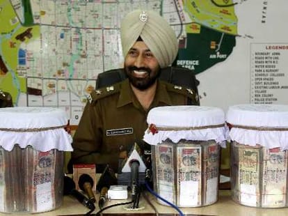 sensetioinal truth behind one billion rs robbary at chandigarh
