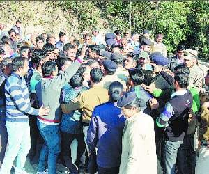 Police targeted BJP mla Vijay Agnihotri at Nadaun.