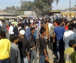 groups clash in Ghaziabad, youth death.organically.