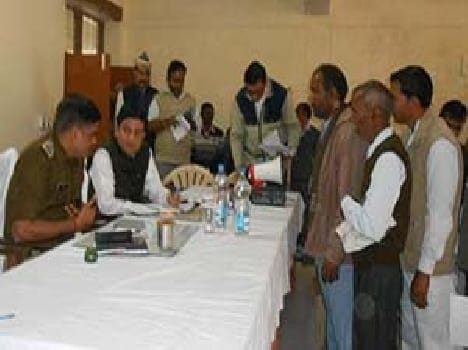 Miscreants looted Dukandaraen