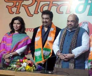 singer Kumar sanu joins BJP.
