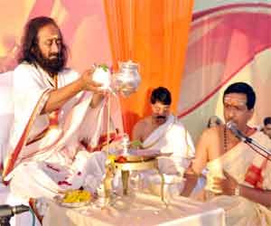 Sri Sri Ravi Shankar Maharaj worship Rudra in Ghaziabad.