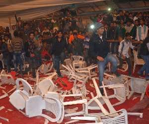 Ruckus in Lucknow Mahotsav