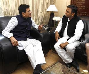 UP govt talks to central on power issue.