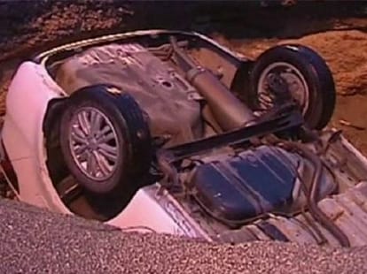 car fell into ditch at pauri.