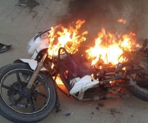 people set fire on thief's bike