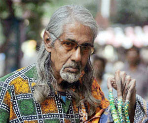 Aditya Murari'shand was paralyzed by the weight of the nails.