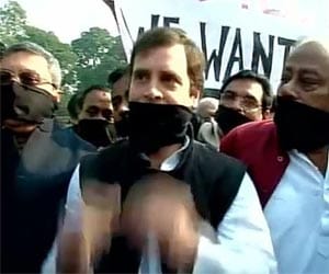 Rahul Gandhi Protest in Parliament on Sadhvi's Controvertial Statement