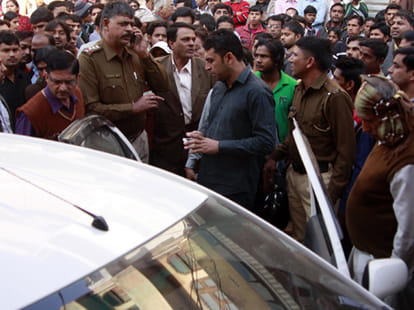 with brothers, murdered a man in Sadar Bazar.