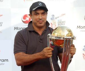 world cup cricket trophy with robin singh