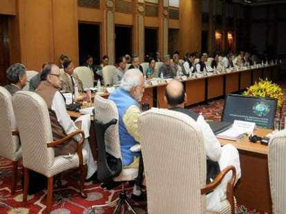 uttarakhand cm oppose center on planning commission.