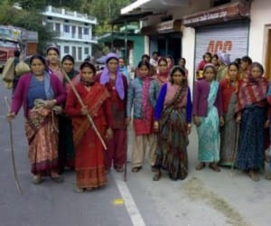 uttarakhand women runs campaign for stop wine.