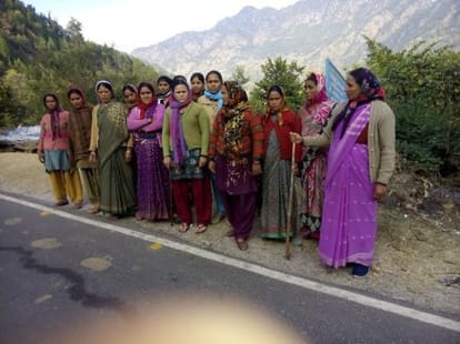 uttarakhand women runs campaign for stop wine.