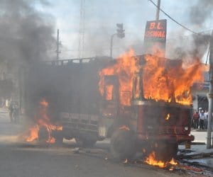 Anarchy after accident in Kanpur