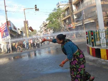 Anarchy after accident in Kanpur
