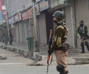 Protesters clash with Indian authorities at Kashmir