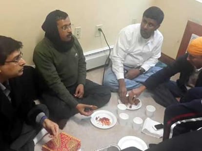 AAP raised 15 lakh by lunch party