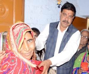 Meet to Unique Uncle of Girls who has no Brother