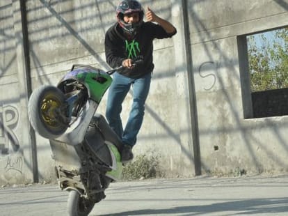 bike and scooty stunt in dehradun.