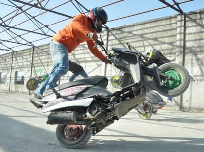 bike and scooty stunt in dehradun.